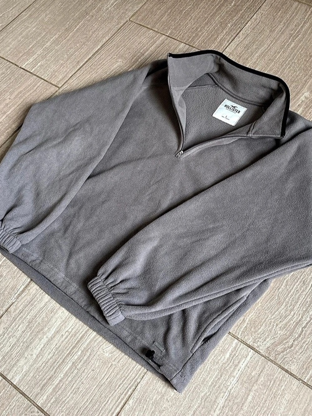 Hollister Boxy Quarter-Zip Logo Sweatshirt Gray Large